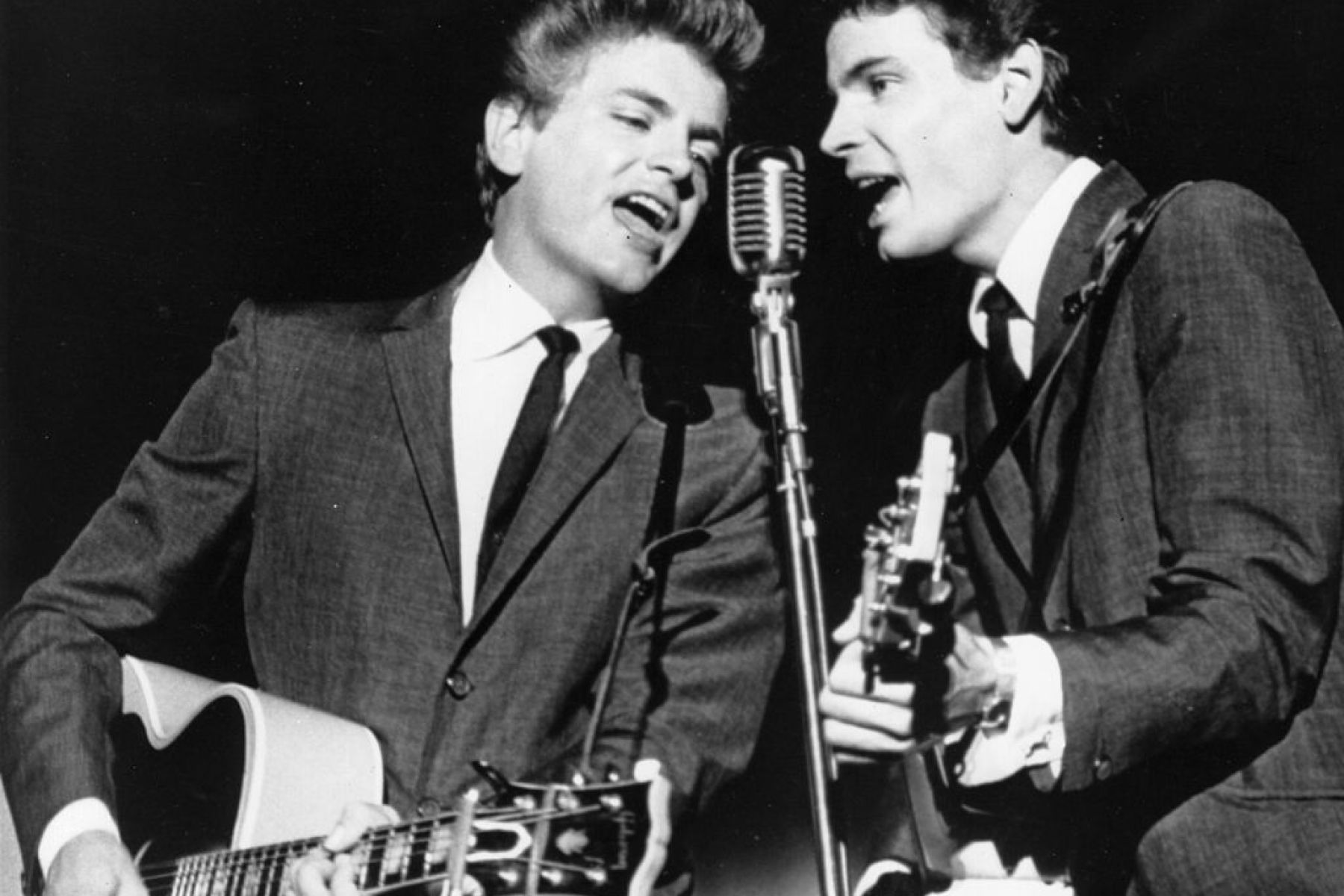 Popular musical duo Phil and Don Everly recording at the Warner Brothers studio in Hollywood, 1963.   (Photo by Keystone/Getty Images)